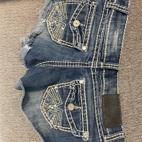 Women’s shorts size 5 - Picture 2 of 3